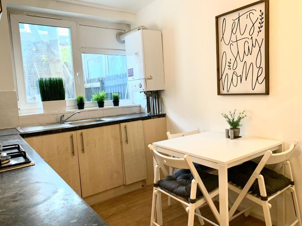 Private Bedrooms In A Flat! Home Away From Home! Shared Bathroom ลอนดอน ภายนอก รูปภาพ