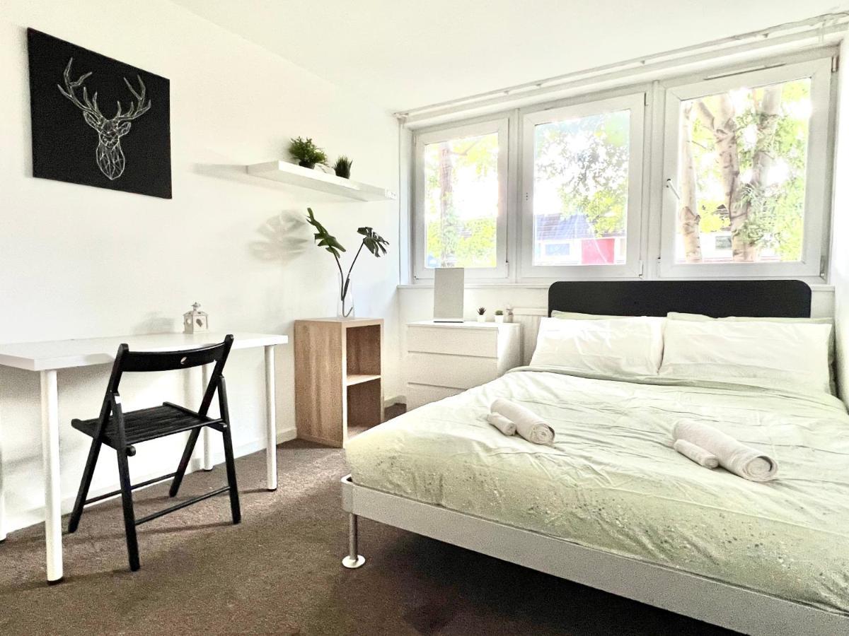 Private Bedrooms In A Flat! Home Away From Home! Shared Bathroom ลอนดอน ภายนอก รูปภาพ