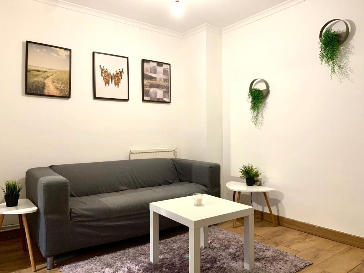 Private Bedrooms In A Flat! Home Away From Home! Shared Bathroom ลอนดอน ภายนอก รูปภาพ