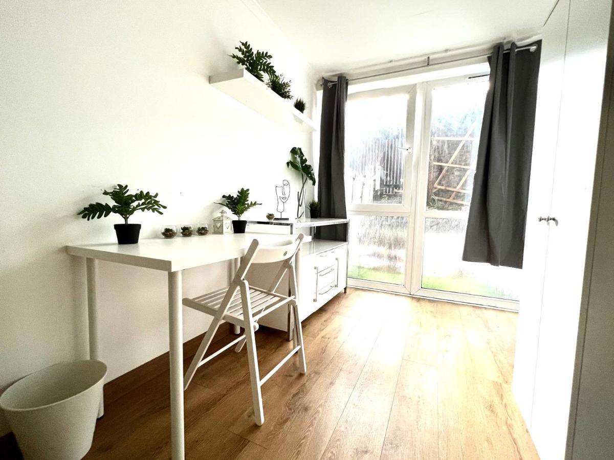 Private Bedrooms In A Flat! Home Away From Home! Shared Bathroom ลอนดอน ภายนอก รูปภาพ